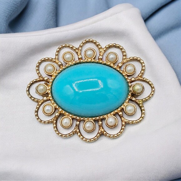 Sarah Coventry Turquoise Brooch Vintage Lucite Cabochon Faux Pearl Estate Pin - Picture 9 of 9